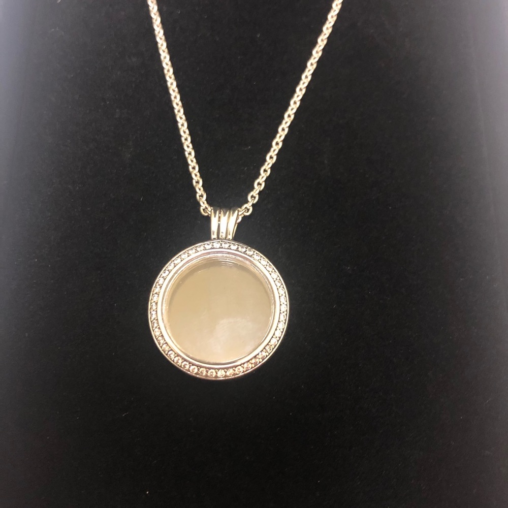 SPARKLING PANDORA necklace. NEW! Never been used.